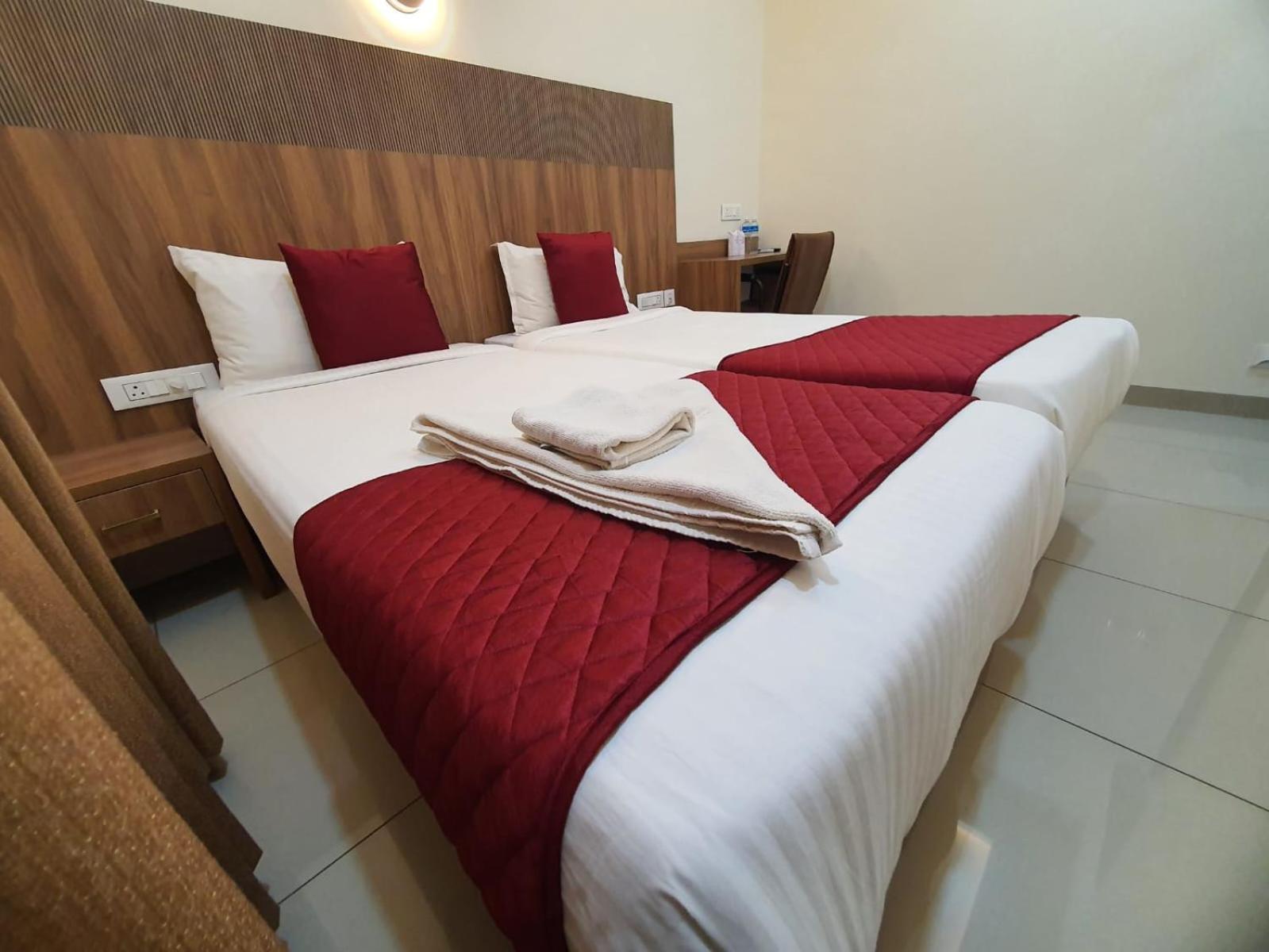 Hotel Deepakam Inn Palakkad Exterior photo