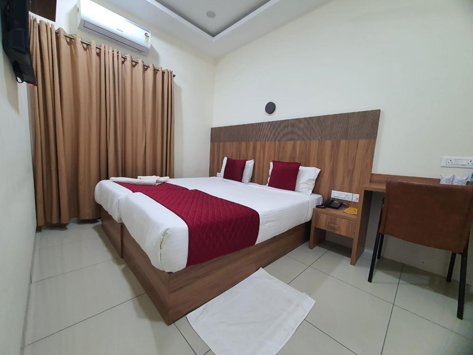 Hotel Deepakam Inn Palakkad Exterior photo