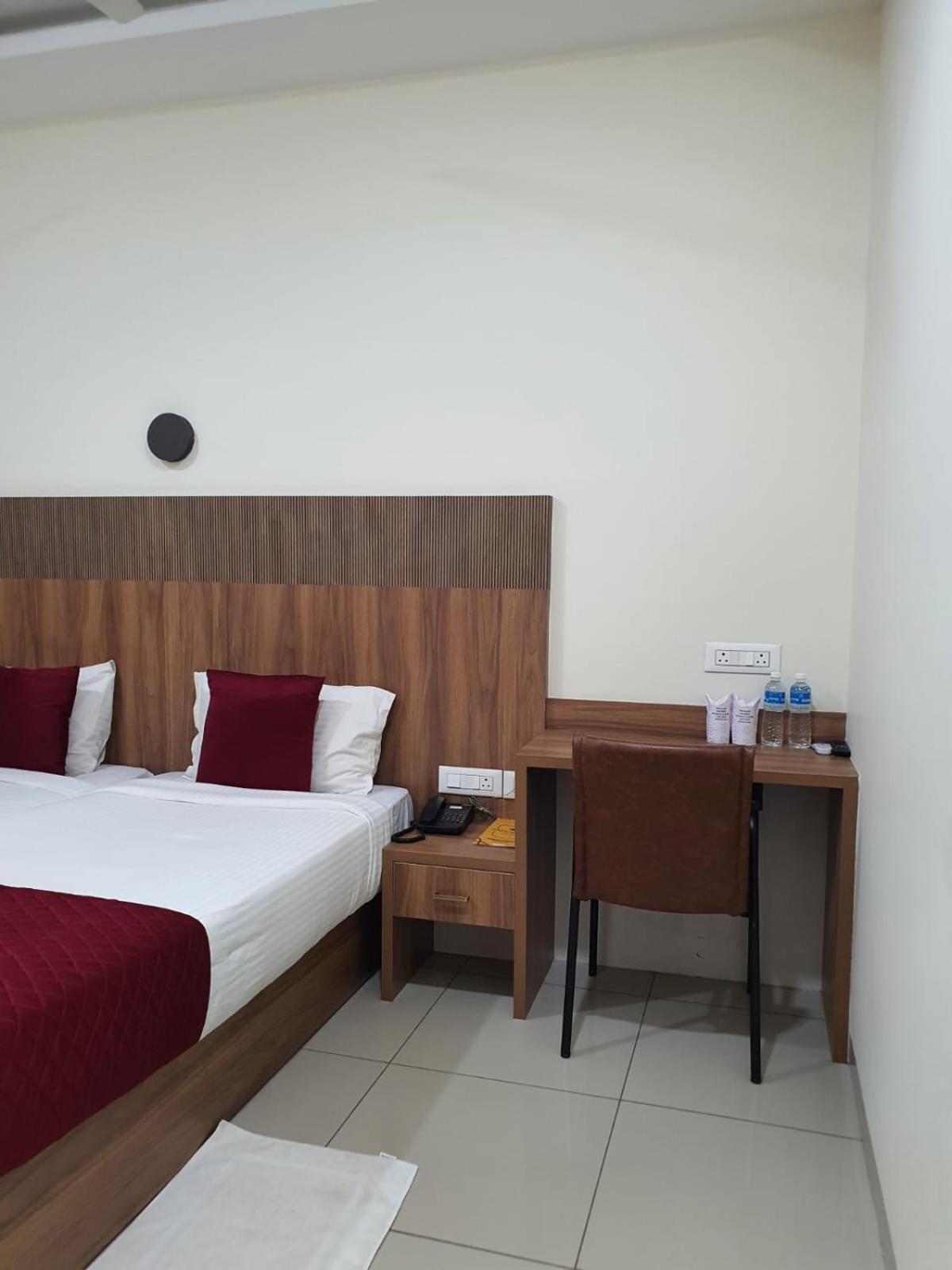 Hotel Deepakam Inn Palakkad Exterior photo